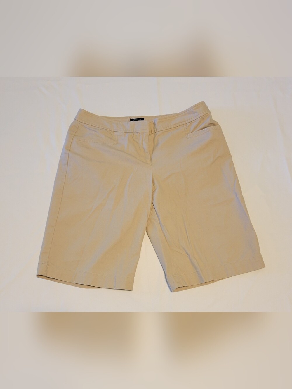 IZOD Sz 2 Women's Stretch Khaki Bermuda Golf Shorts